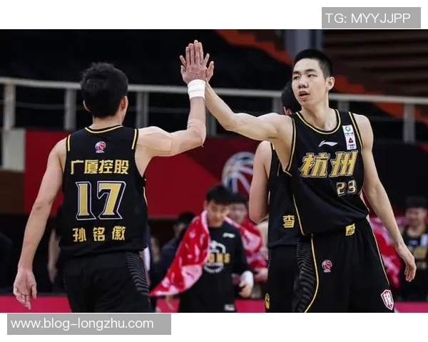 朱俊龙：从青涩少年到篮球新星的成长之路与奋斗故事